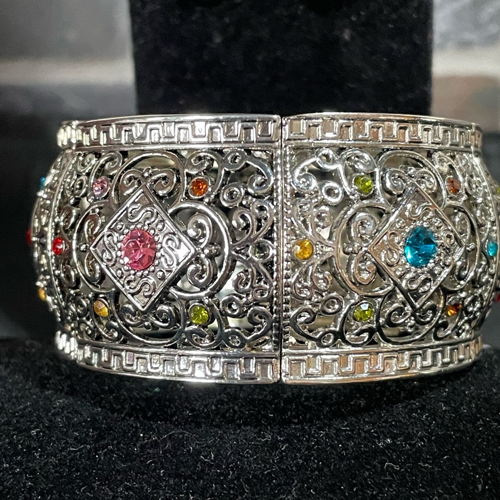 NWT Royal Design stretch Bangle cuff bracelet in silver tone